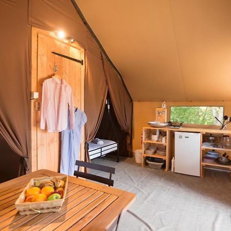 Huttopia Lac D'Aiguebelette Saint-Alban-de-Montbel Екстериор снимка