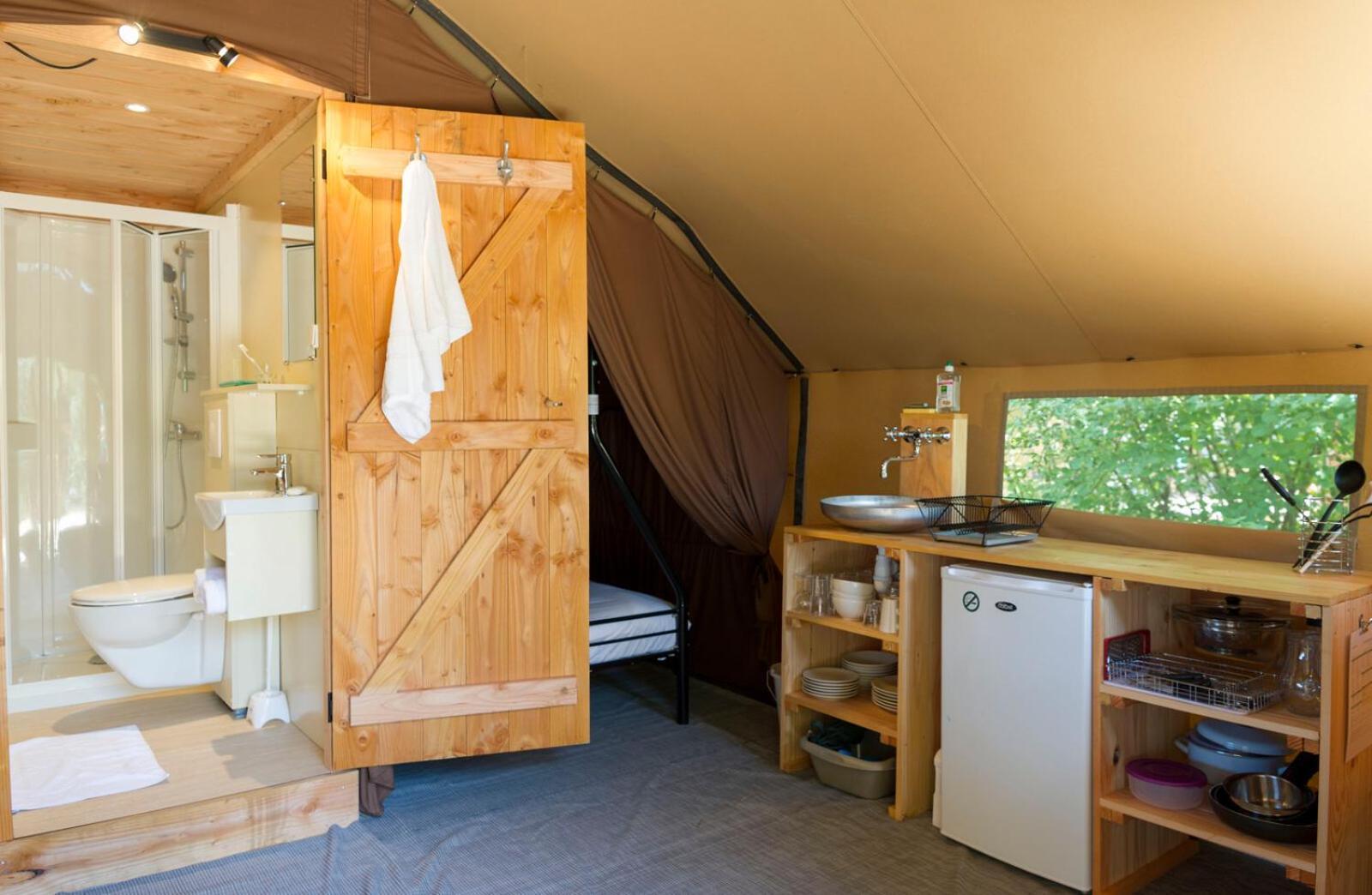 Huttopia Lac D'Aiguebelette Saint-Alban-de-Montbel Стая снимка