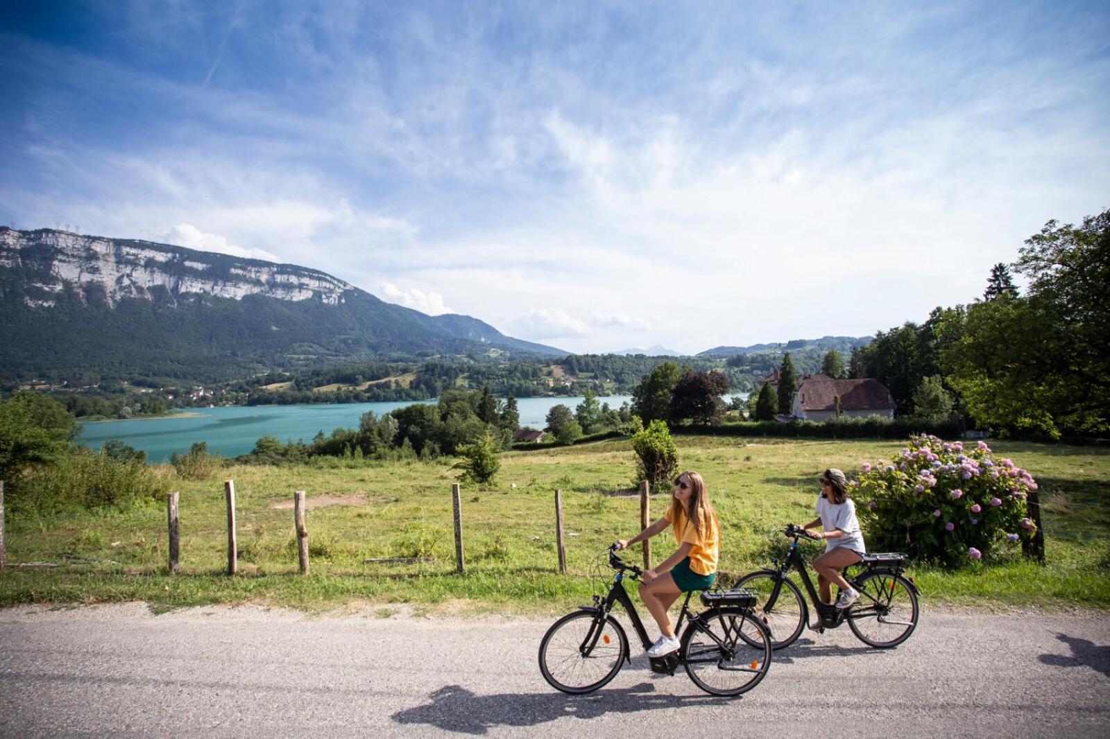 Huttopia Lac D'Aiguebelette Saint-Alban-de-Montbel Екстериор снимка