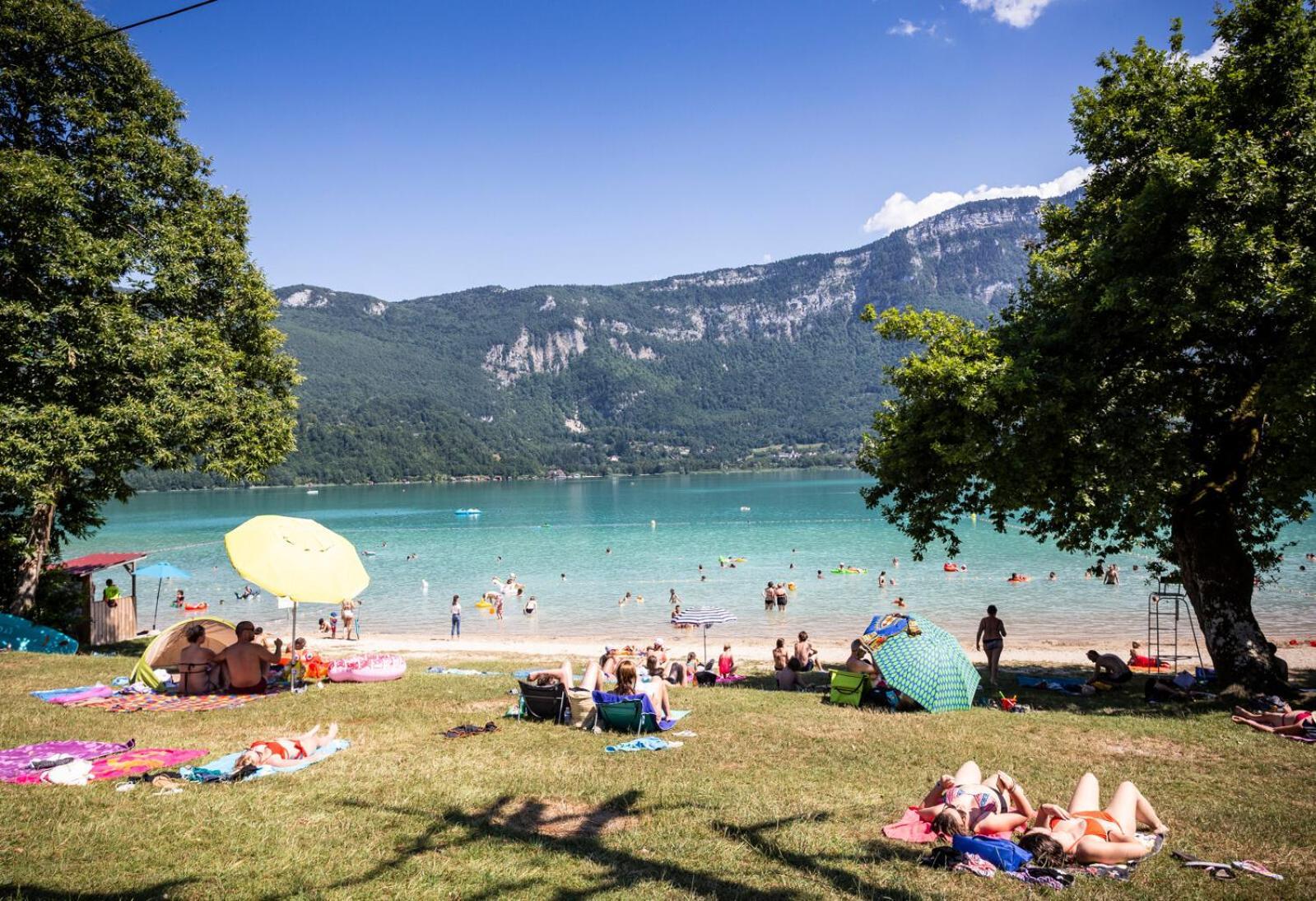 Huttopia Lac D'Aiguebelette Saint-Alban-de-Montbel Екстериор снимка